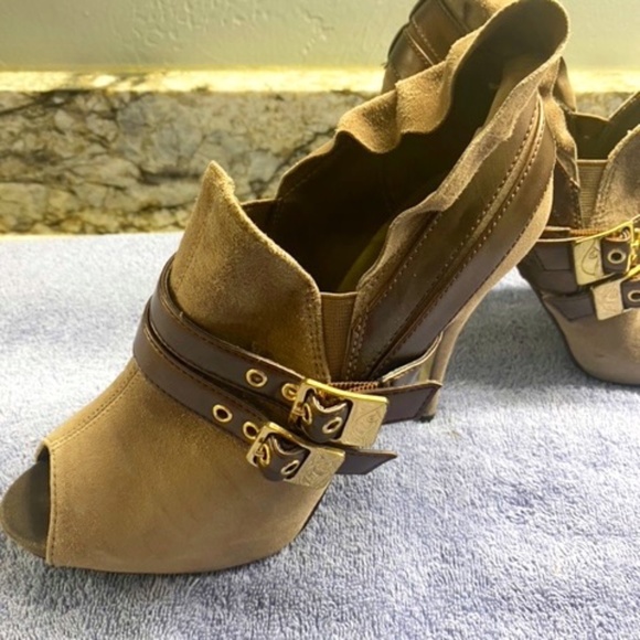 Open Toe Heels - Picture 1 of 9